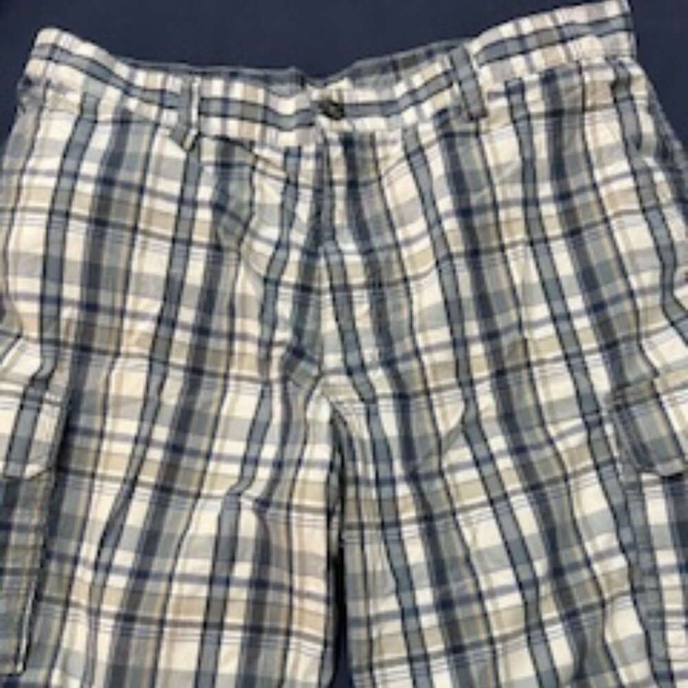 Men's plaid cargo shorts